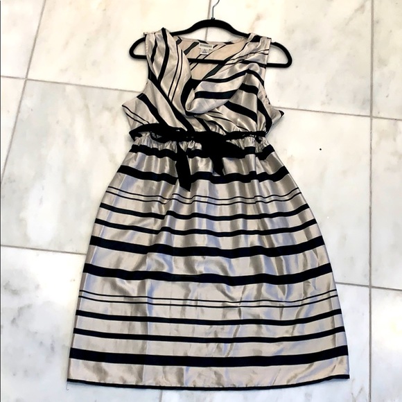 💙💖HP🍼Maternity Motherhood dress worn once. Add a black cardigan for cool days - Picture 2 of 6